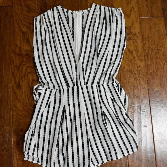 RUMOR Romper Shorts Dress Sleeveless Tie Backs S Machine Wash - Picture 1 of 3